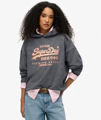 Bluza z kapturem w stylu Vintage z metalicznym logo Bluza z kapturem w stylu Vintage z metalicznym logo