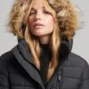 Długi, lekko wyściełany płaszcz Puffer z kapturem Hooded z sztucznego futra Długi, lekko wyściełany płaszcz Puffer z kapturem Hooded z sztucznego futra