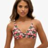 Górka bikini z trójkątnymi miseczkami i krzyżującymi się na plecach ramiączkami Górka bikini z trójkątnymi miseczkami i krzyżującymi się na plecach ramiączkami
