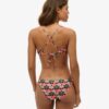 Górka bikini z trójkątnymi miseczkami i krzyżującymi się na plecach ramiączkami Górka bikini z trójkątnymi miseczkami i krzyżującymi się na plecach ramiączkami