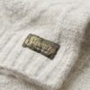 Gruby sweter z dzianiny warkoczowej