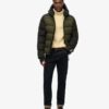 Kurtka Puffer sportowa z kapturem w stylu sportowym z blokami kolorów Kurtka Puffer sportowa z kapturem w stylu sportowym z blokami kolorów