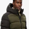 Kurtka Puffer sportowa z kapturem w stylu sportowym z blokami kolorów Kurtka Puffer sportowa z kapturem w stylu sportowym z blokami kolorów