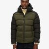 Kurtka Puffer sportowa z kapturem w stylu sportowym z blokami kolorów Kurtka Puffer sportowa z kapturem w stylu sportowym z blokami kolorów