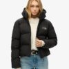 Kurtka Puffer z kapturem o prostym kroju Kurtka Puffer z kapturem o prostym kroju
