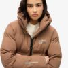 Kurtka Puffer z kapturem o prostym kroju Kurtka Puffer z kapturem o prostym kroju