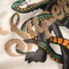 Luźny T-shirt z nadrukiem Tattoo Script