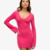 Mini sukienka bodycon z rozkloszowanymi rękawami