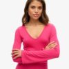Mini sukienka bodycon z rozkloszowanymi rękawami