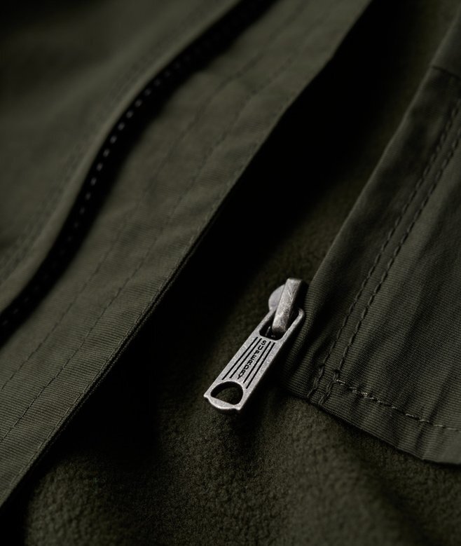 Nylonowa kurtka bomberka Hooded z nadwyżek Nylonowa kurtka bomberka Hooded z nadwyżek