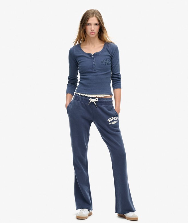 Spodnie dresowe Athletic Essentials z niskim stanem i rozszerzanymi nogawkami Spodnie dresowe Athletic Essentials z niskim stanem i rozszerzanymi nogawkami