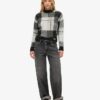 Sweter z dzianiny w kwadratowy wzór Sweter z dzianiny w kwadratowy wzór