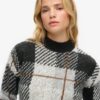 Sweter z dzianiny w kwadratowy wzór Sweter z dzianiny w kwadratowy wzór