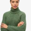 Sweter z golfem o luźnym splocie