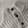 Sweter z prążkowanym dekoltem i półguzikami