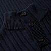 Sweter z prążkowanym dekoltem i półguzikami Sweter z prążkowanym dekoltem i półguzikami