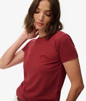 T-shirt z dopasowanym krojem i charakterystycznym logo