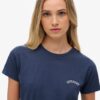 T-shirt z dopasowanym krojem i charakterystycznym logo