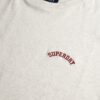 T-shirt z dopasowanym krojem i charakterystycznym logo