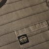 T-shirt z kieszenią w teksturowane paski T-shirt z kieszenią w teksturowane paski