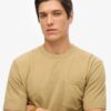 T-shirt z kontrastowymi szwami na kieszeni T-shirt z kontrastowymi szwami na kieszeni