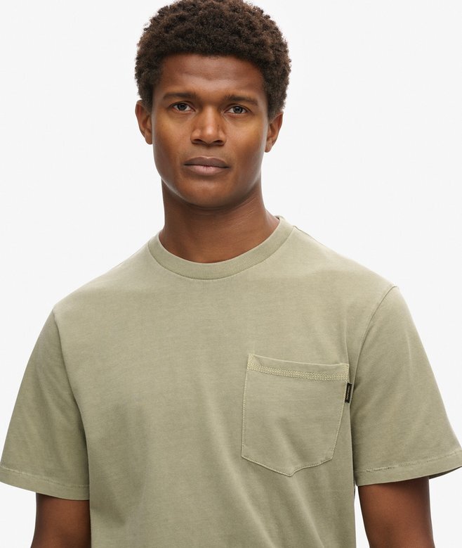 T-shirt z kontrastowymi szwami na kieszeni T-shirt z kontrastowymi szwami na kieszeni