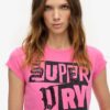 T-shirt z krótkim rękawem i punkowymi zdobieniami