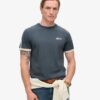 T-shirt z paskami w stylu retro z charakterystycznym logo