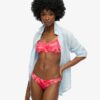 Top bikini typu braletka z nadrukiem Top bikini typu braletka z nadrukiem