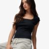 Top z okrągłym dekoltem z serii Athletic Essentials Top z okrągłym dekoltem z serii Athletic Essentials