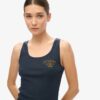 Top z prążkowanym dekoltem Athletic Essentials Top z prążkowanym dekoltem Athletic Essentials